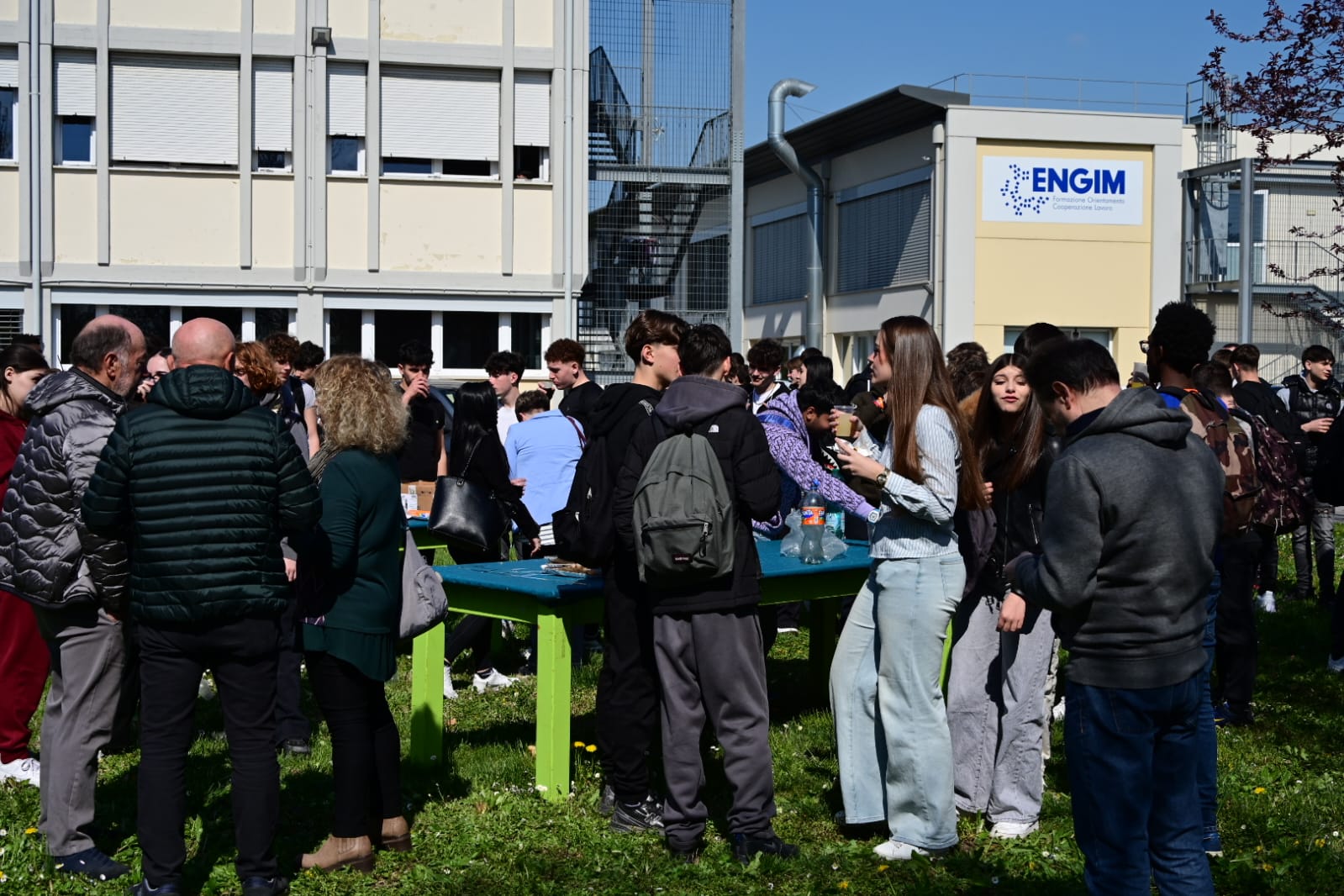 Contro il razzismo con i fatti!